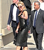 florencepughdaily_jimmykimmeltape_arriving_28229.jpg