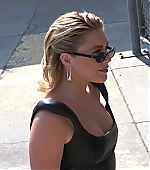 florencepughdaily_jimmykimmeltape_arriving_288329.jpg