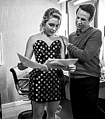 florencepughdaily_sethmeyers_show_281129.jpg