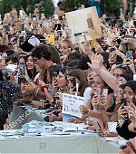 DontWorryDarling_Premiere_Italy_AttendingFans_2022.jpg
